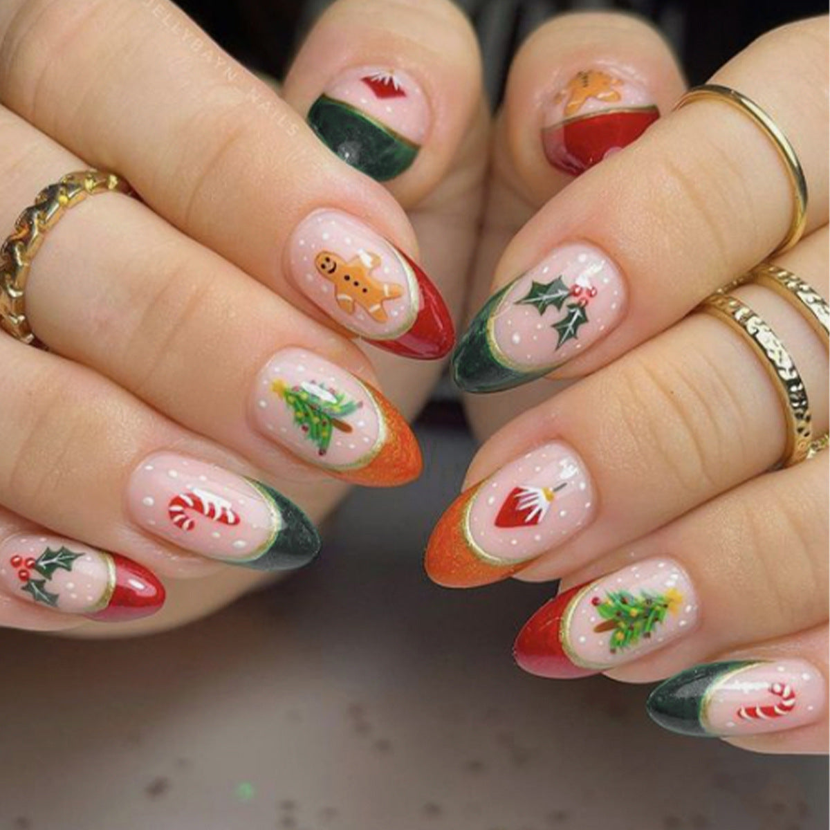 US$2,6/set Uñas postizas navideñas con diseños variados, regalos sorpresa increíbles para mamás, hermanas y niñas, 5 juegos, envío gratis