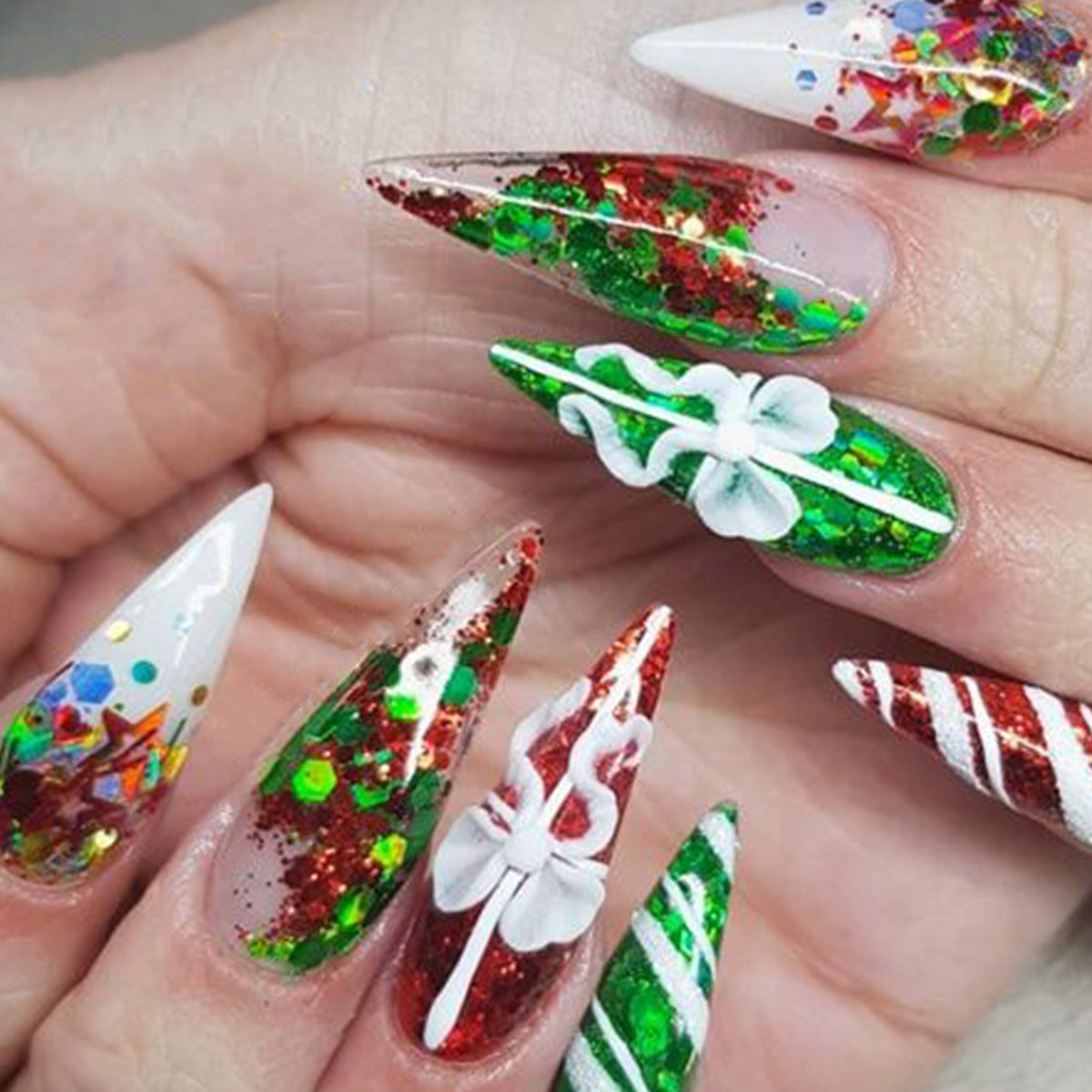 US$2,6/set Uñas postizas navideñas con diseños variados, regalos sorpresa increíbles para mamás, hermanas y niñas, 5 juegos, envío gratis