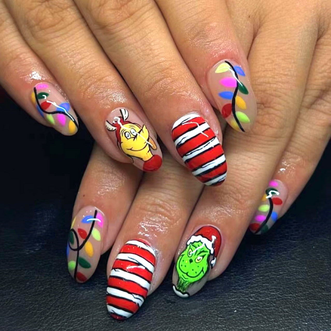 US$2,6/set Uñas postizas navideñas con diseños variados, regalos sorpresa increíbles para mamás, hermanas y niñas, 5 juegos, envío gratis