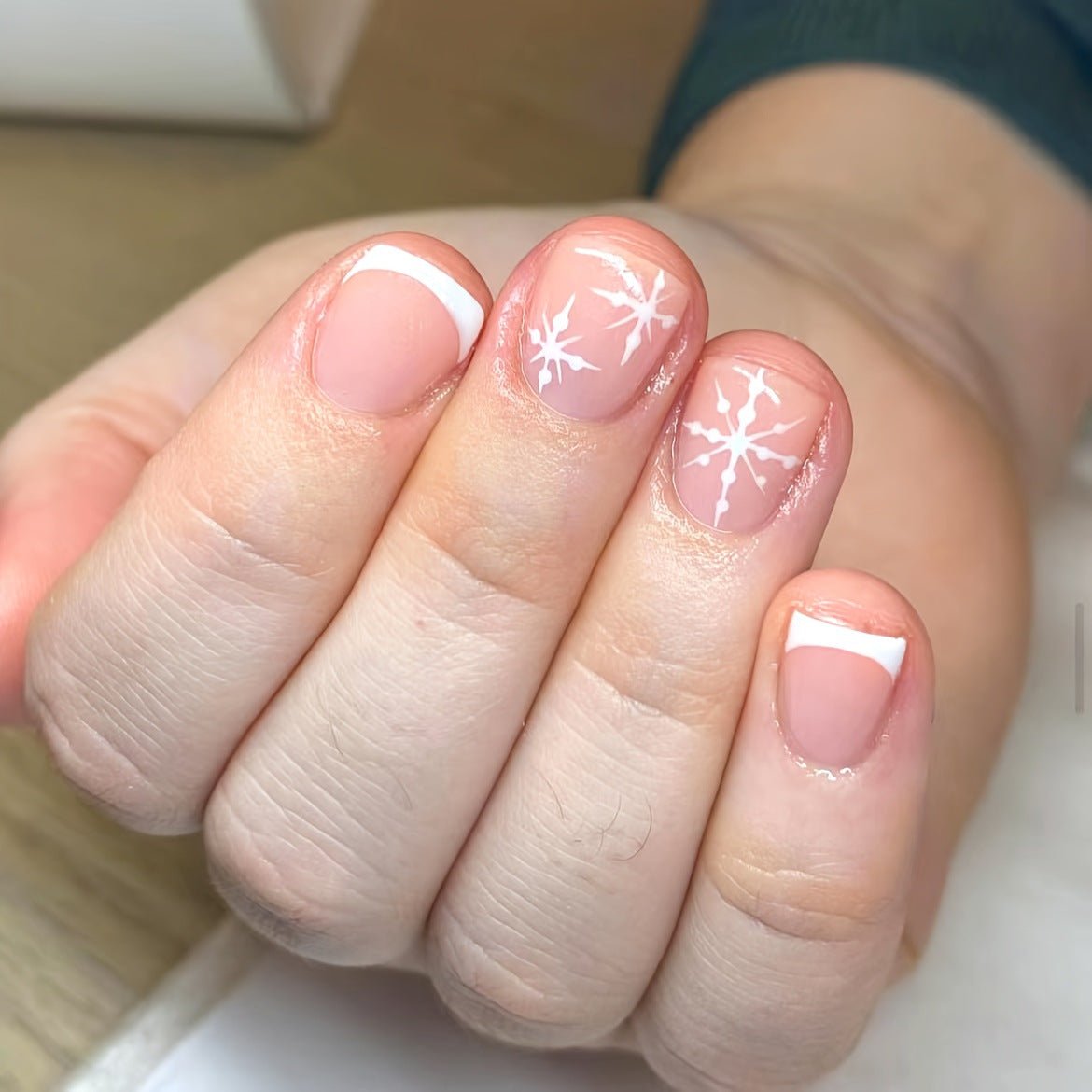 US$2,6/set Uñas postizas navideñas con diseños variados, regalos sorpresa increíbles para mamás, hermanas y niñas, 5 juegos, envío gratis