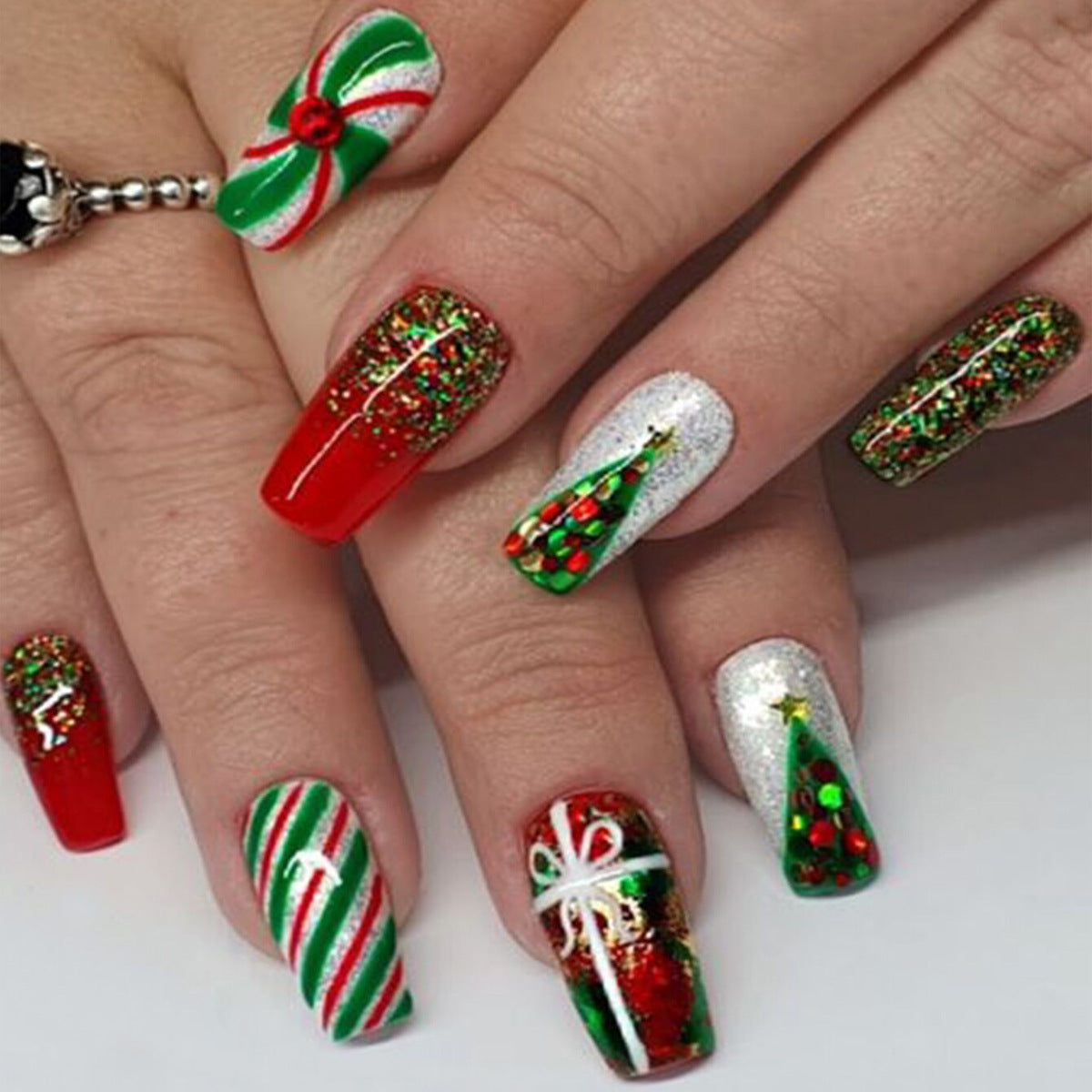 US$2,6/set Uñas postizas navideñas con diseños variados, regalos sorpresa increíbles para mamás, hermanas y niñas, 5 juegos, envío gratis