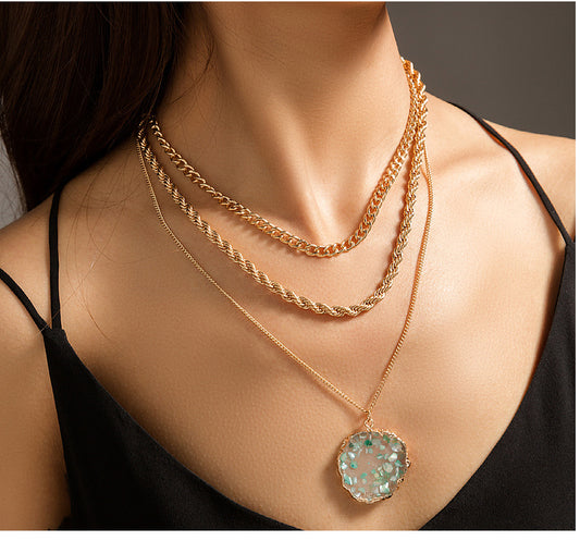 Christmas gift necklace surprise to yourself your family friends girlfriend mysterious romantic beautiful New design jewelry show beauty Metal texture twist chain temperament multilayer green stone round necklace promotion discount